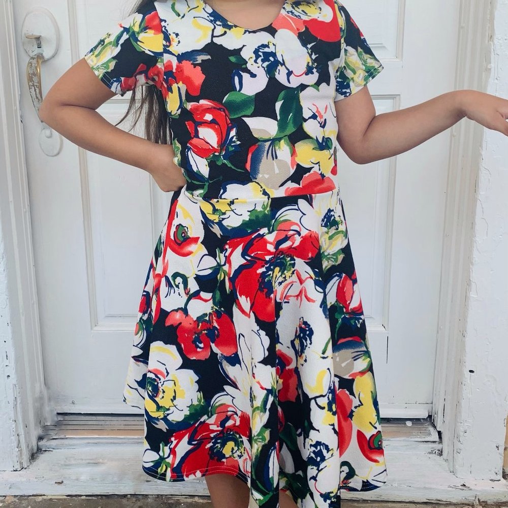 Flowered dress for girls